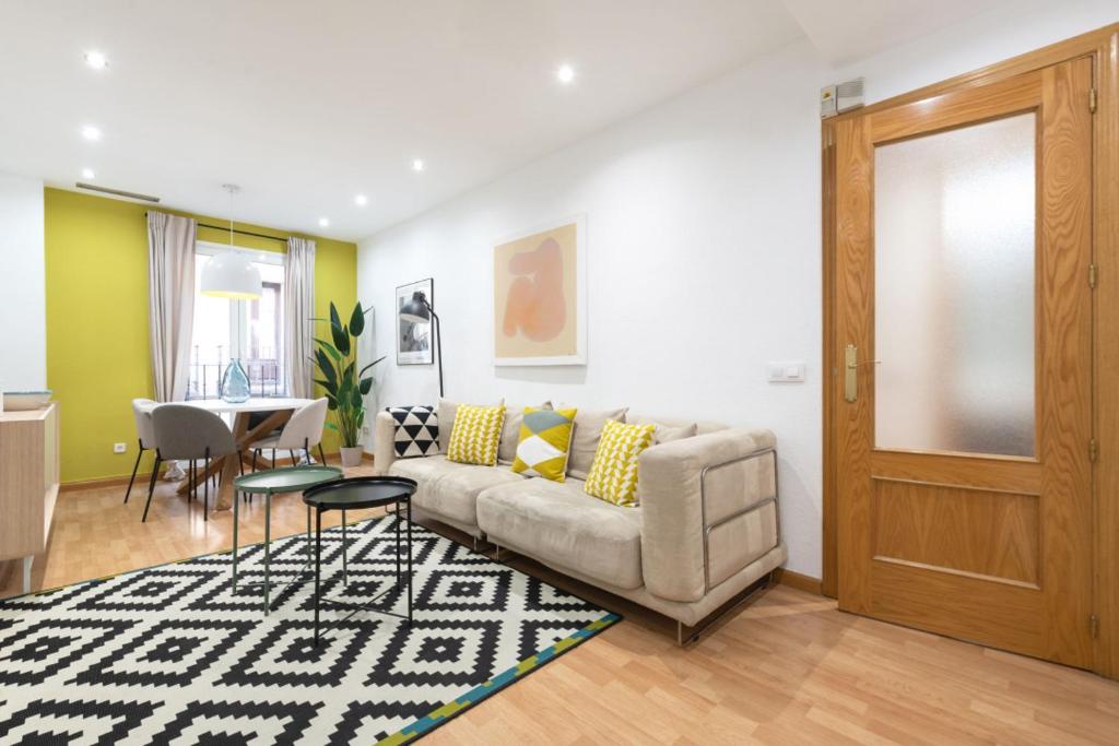 Cozy Apartment- 2BD 2BT- Malasaña