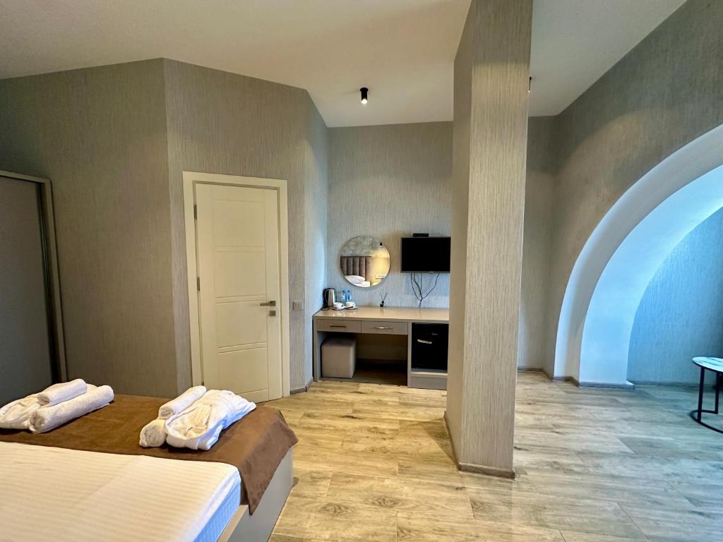 Postel nebo postele na pokoji v ubytování Emerald Hotel