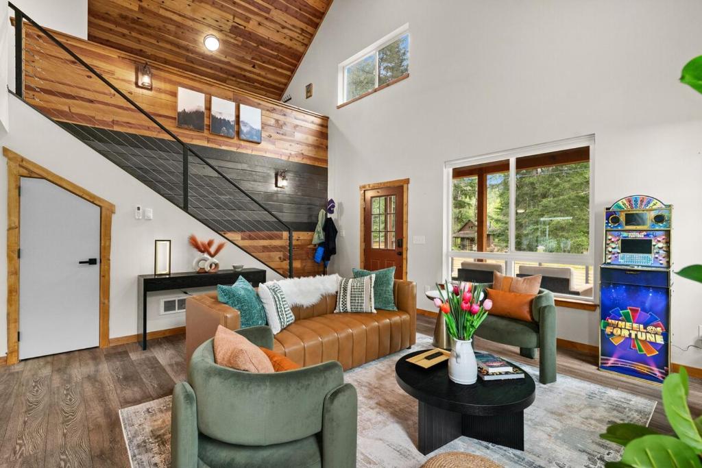 a living room with a couch and a table at Rainier XL Chalet EV-Hot Tub-Game Room-Guest Suite in Ashford