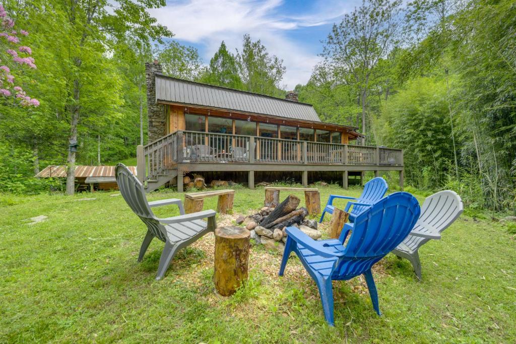 Κήπος έξω από το Hot Tub, Fire Pit Waynesville Getaway Near Hiking