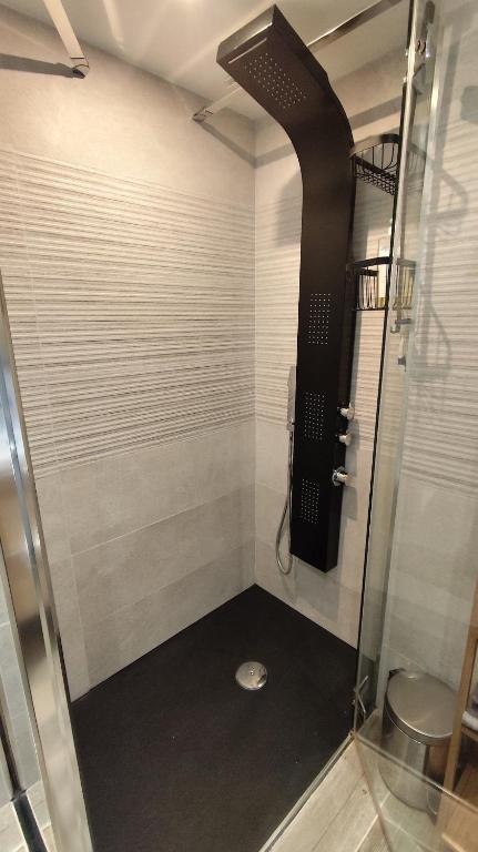 Koupelna v ubytování Logement avec jardin et jacuzzi privé au cœur de la Provence pour 2 adultes 1 enfant classé 4 étoiles