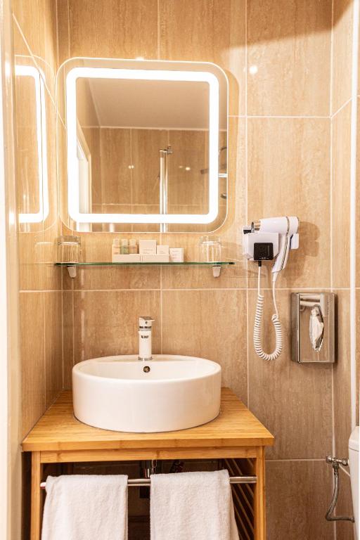 Hôtel Churchill Bordeaux Centre - Resim 42