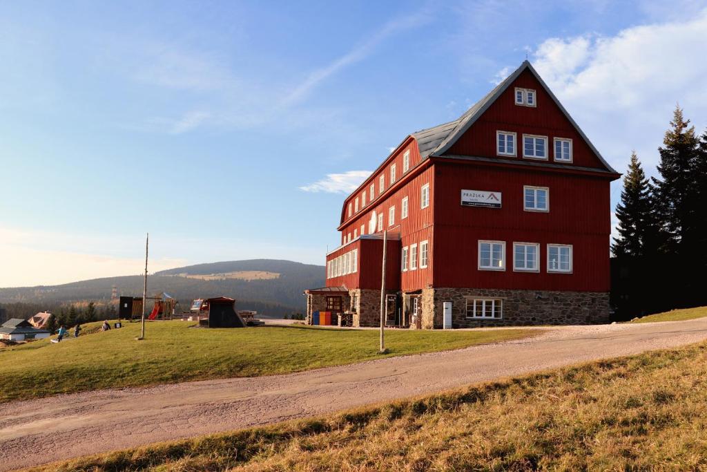 Nespecifikovaný výhled na hory nebo výhled na hory při pohledu z hotelu