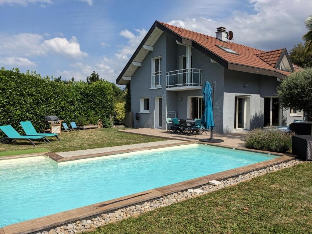 Photo de la galerie de l'établissement Villa, close to lake, pool, enclosed garden, quiet, à Thonon-les-Bains