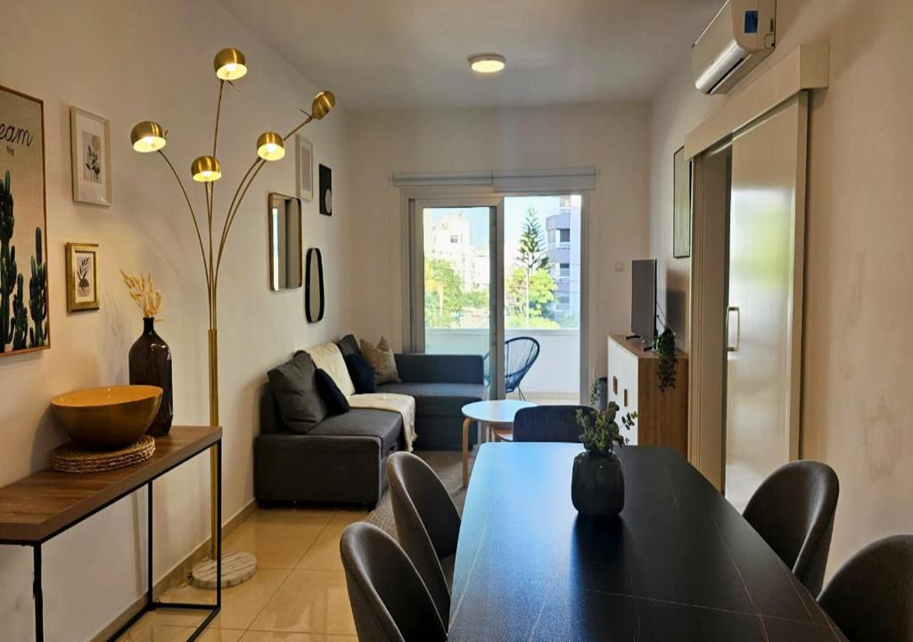 Phaedrus Living: City Centre Luxury Flat Esperidon 201