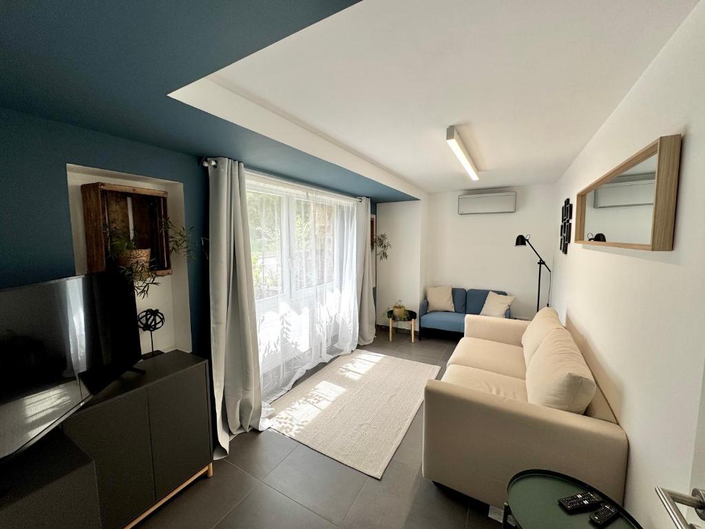 Μια τηλεόραση ή/και κέντρο ψυχαγωγίας στο Logement en face du Parc