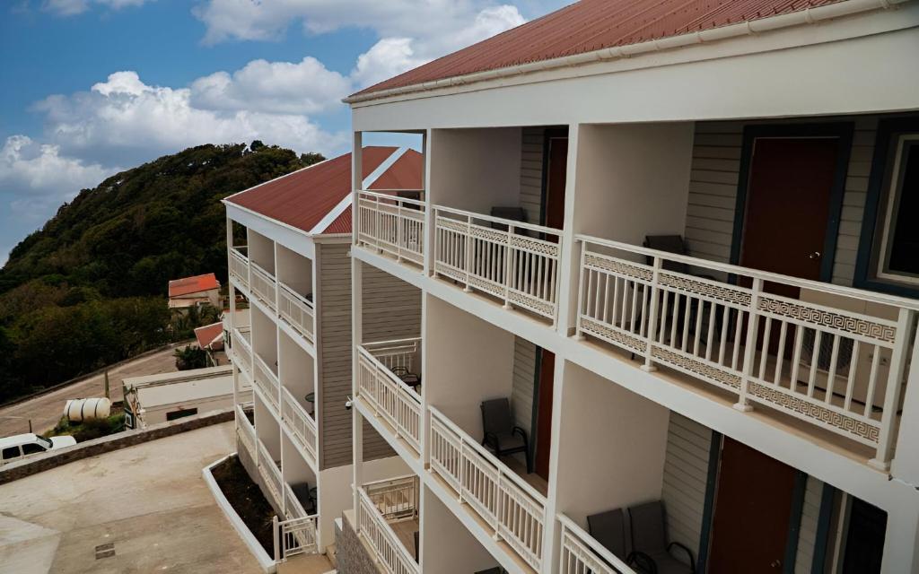 Nespecifikovaný výhled na hory nebo výhled na hory při pohledu z hotelu