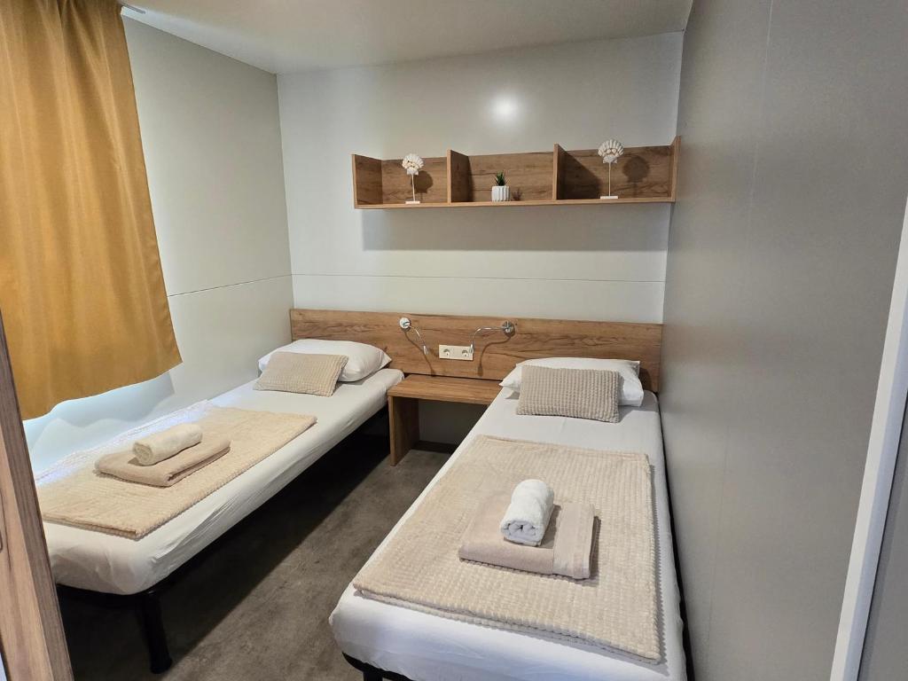 Postel nebo postele na pokoji v ubytování Holiday Homes Lavanda - Biograd na Moru
