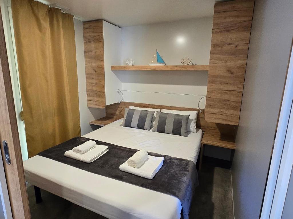 Postel nebo postele na pokoji v ubytování Holiday Homes Lavanda - Biograd na Moru