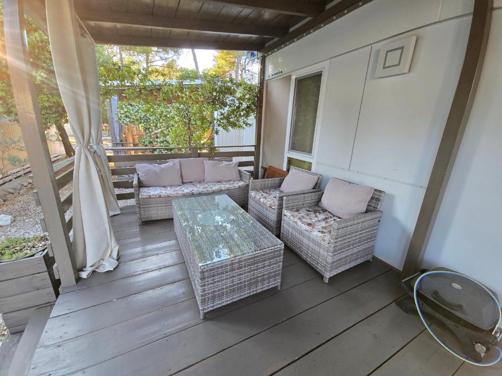 Posezení v ubytování Holiday Homes Lavanda - Biograd na Moru