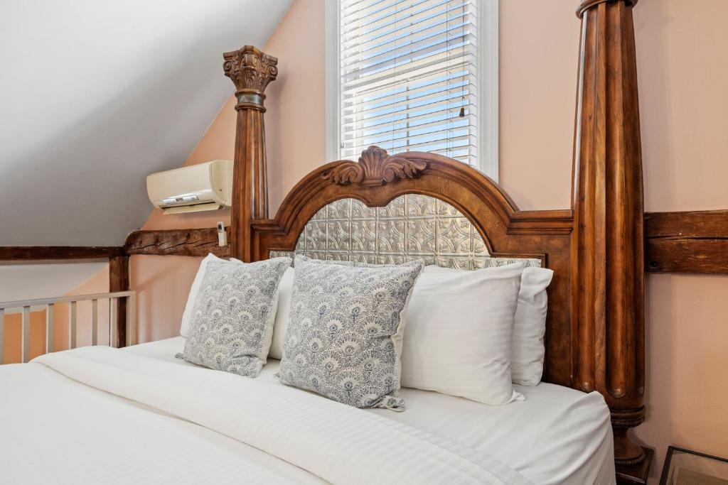 Hartstone Inn photo