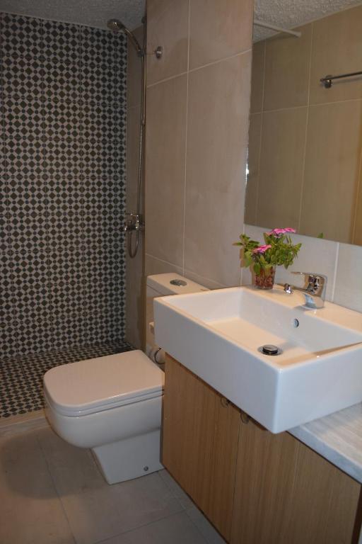 A bathroom at Kalypso Studios & Rooms