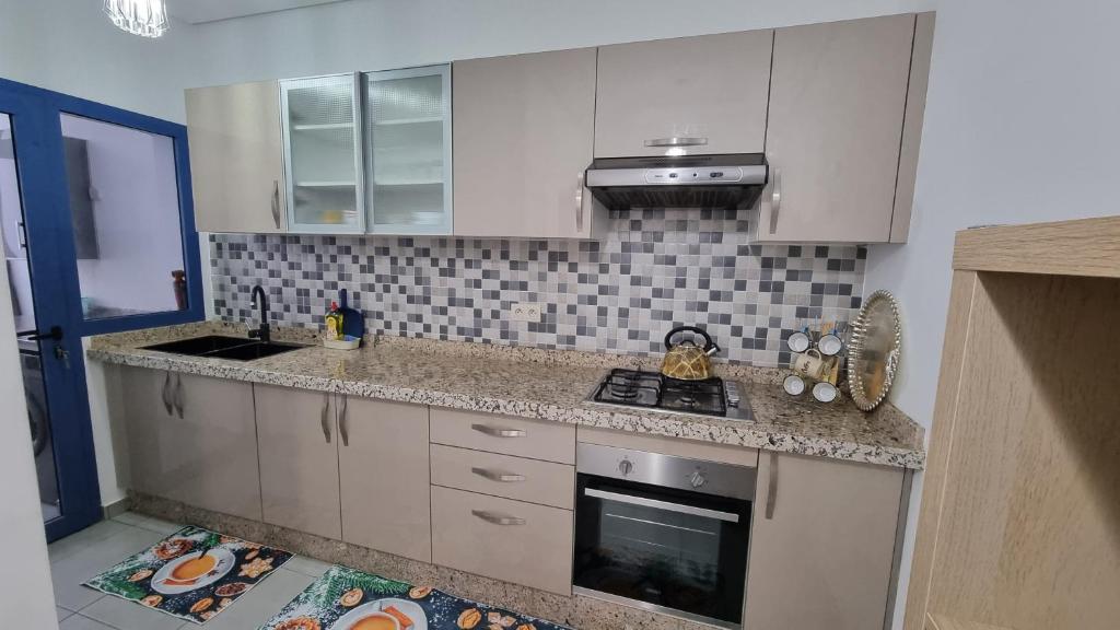 Kuchyň nebo kuchyňský kout v ubytování Appartement luxueux - Piscines, Plage 300m, Résidence fermée