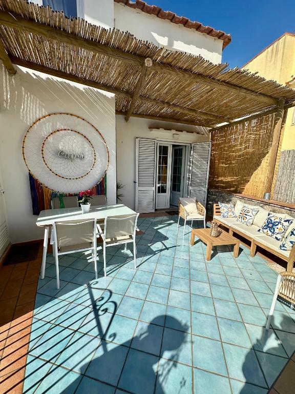 Patio lub wspólna przestrzeń na świeżym powietrzu w obiekcie Capri Joy