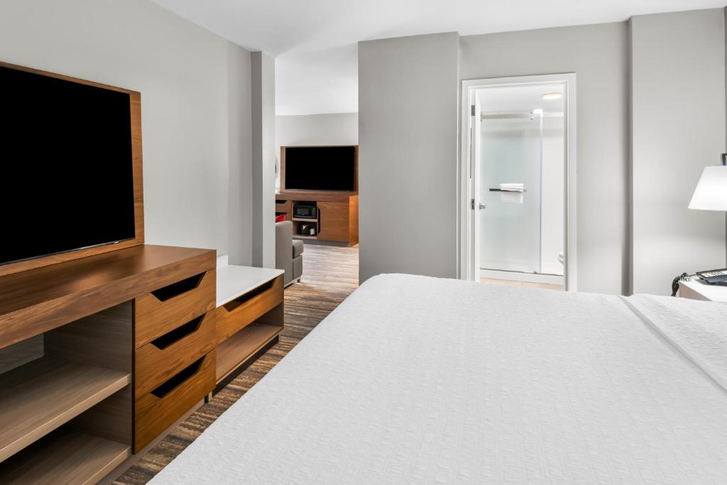 Hampton Inn Indianapolis Northeast/Castleton photo