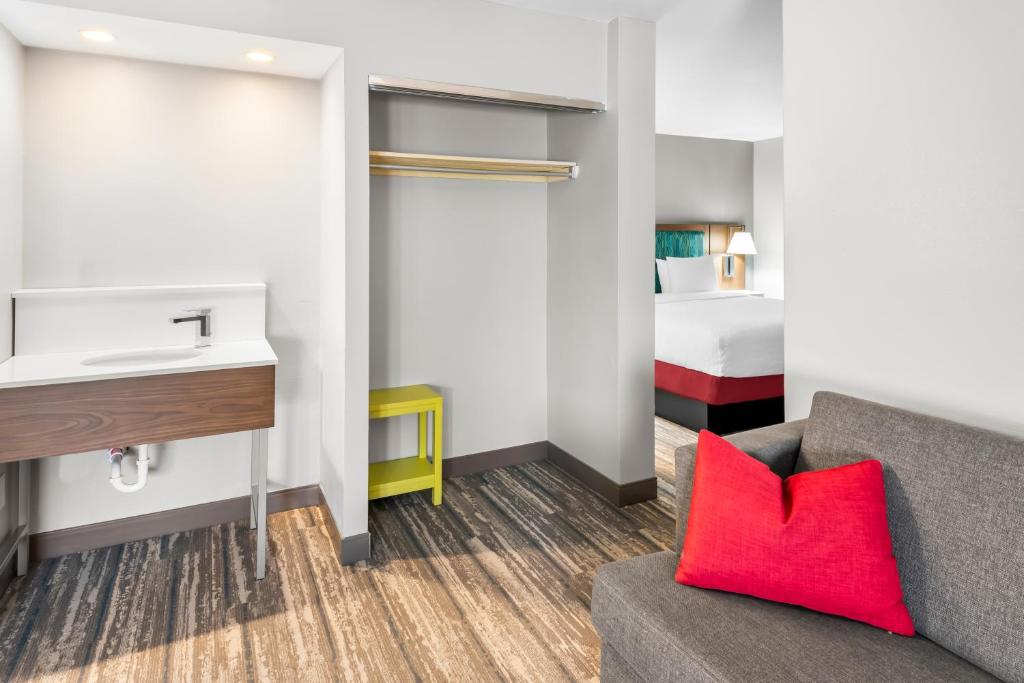 Hampton Inn Indianapolis Northeast/Castleton photo