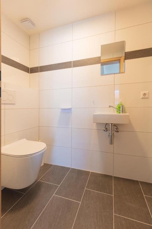 Ein Badezimmer in der Unterkunft Lewe`s Ferienwohnungen