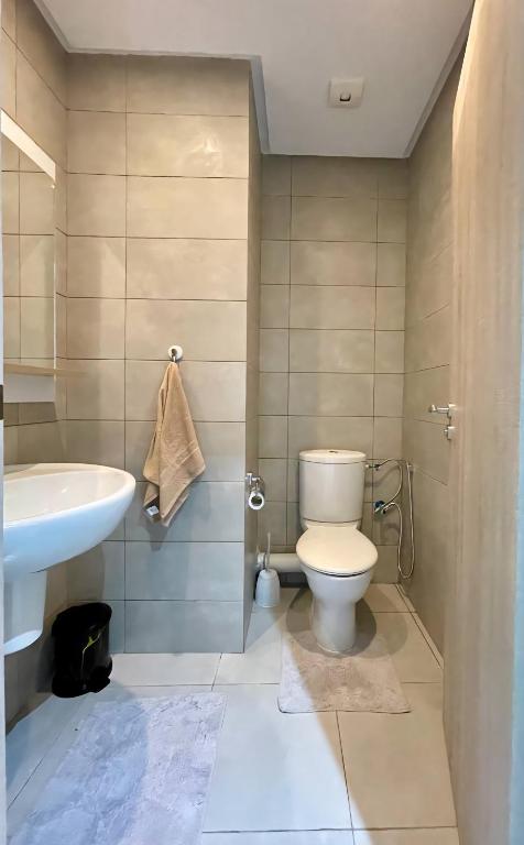 Koupelna v ubytování Appartement luxueux - Piscines, Plage 300m, Résidence fermée
