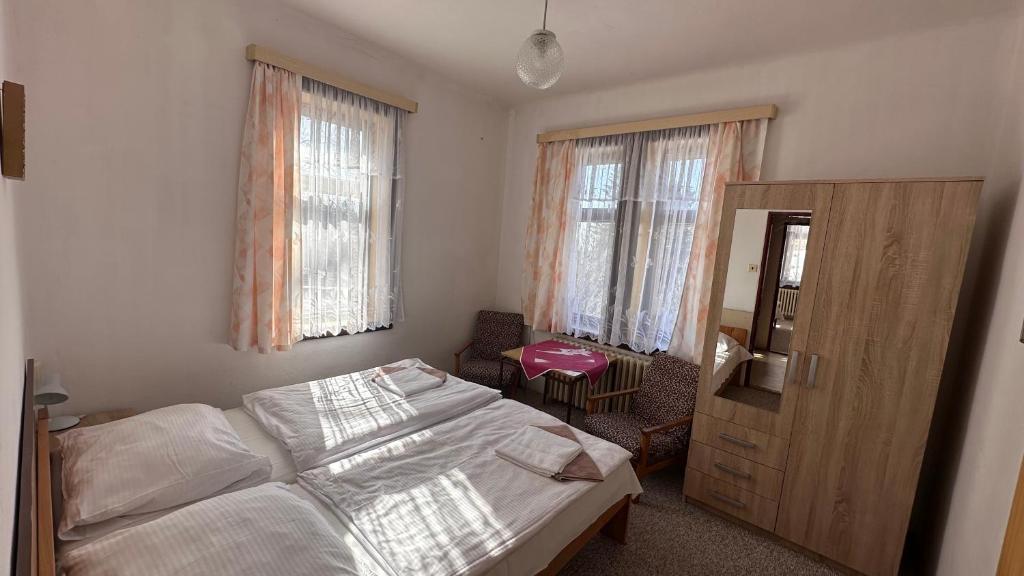 Postel nebo postele na pokoji v ubytování Hotel Zlatá vyhlídka