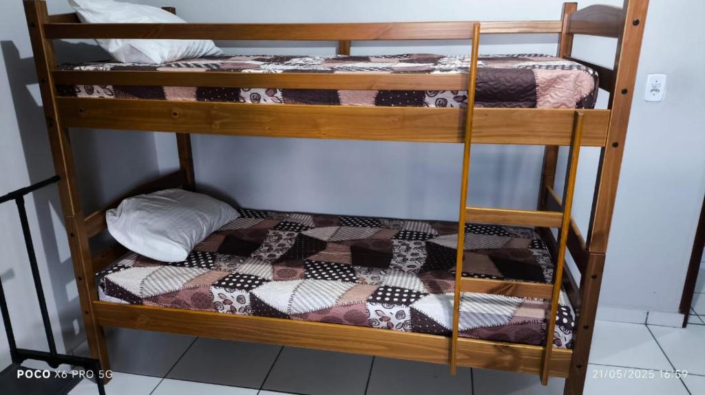 Palanda nebo palandy na pokoji v ubytování Hostel Refúgio dos Lençóis