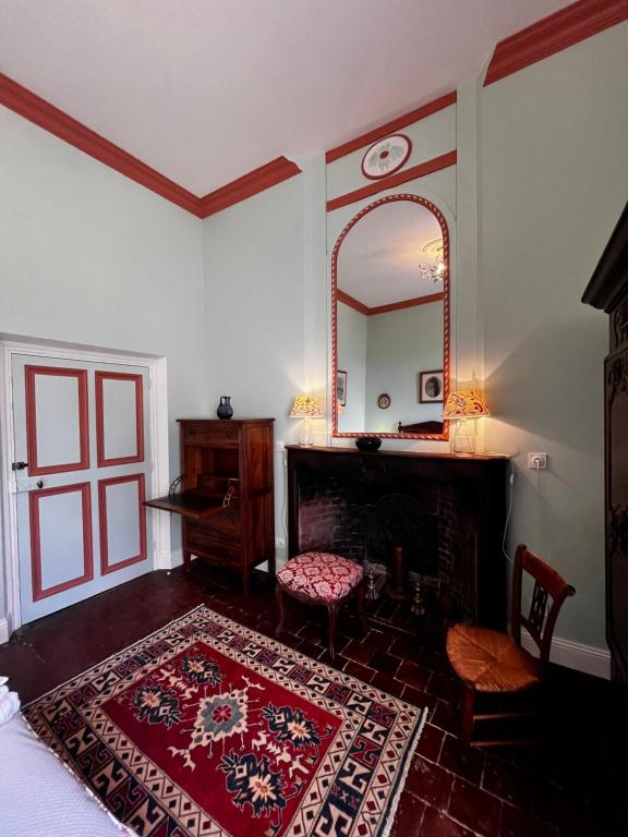 Postel nebo postele na pokoji v ubytování Château de Rousson