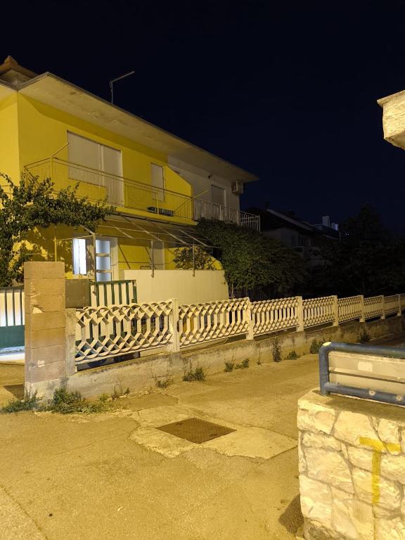 Budova, v ktorej sa apartmán nachádza