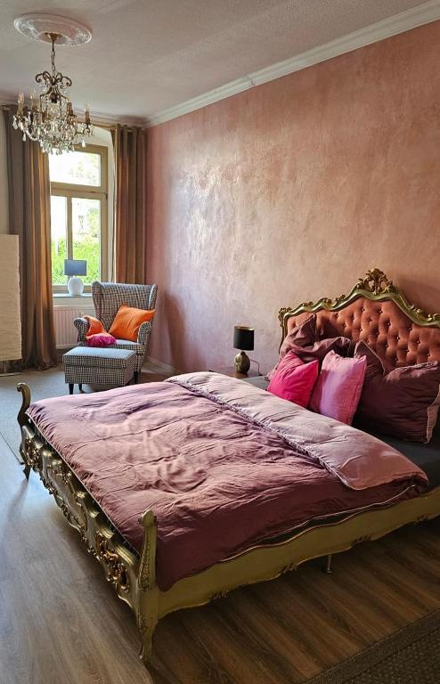 Postel nebo postele na pokoji v ubytování Privatzimmer in 4 Zimmer EG Wohnung in Altchemnitz