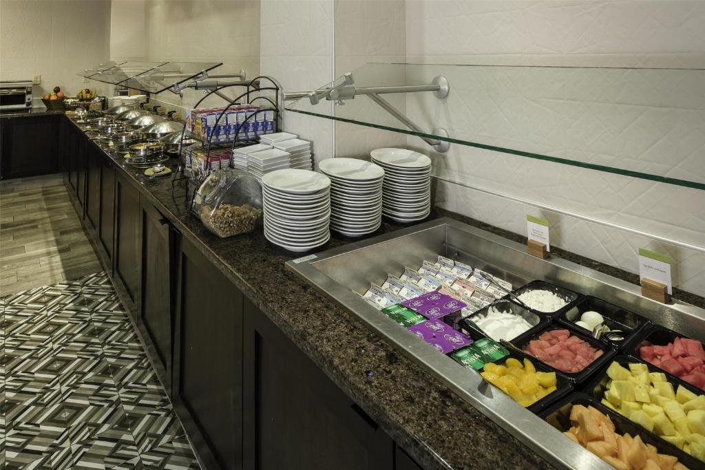 Comida no hotel ou em algum lugar perto