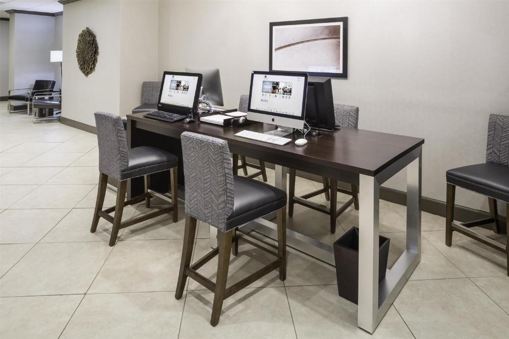 Foto da galeria de DoubleTree by Hilton Hotel Wilmington em Wilmington