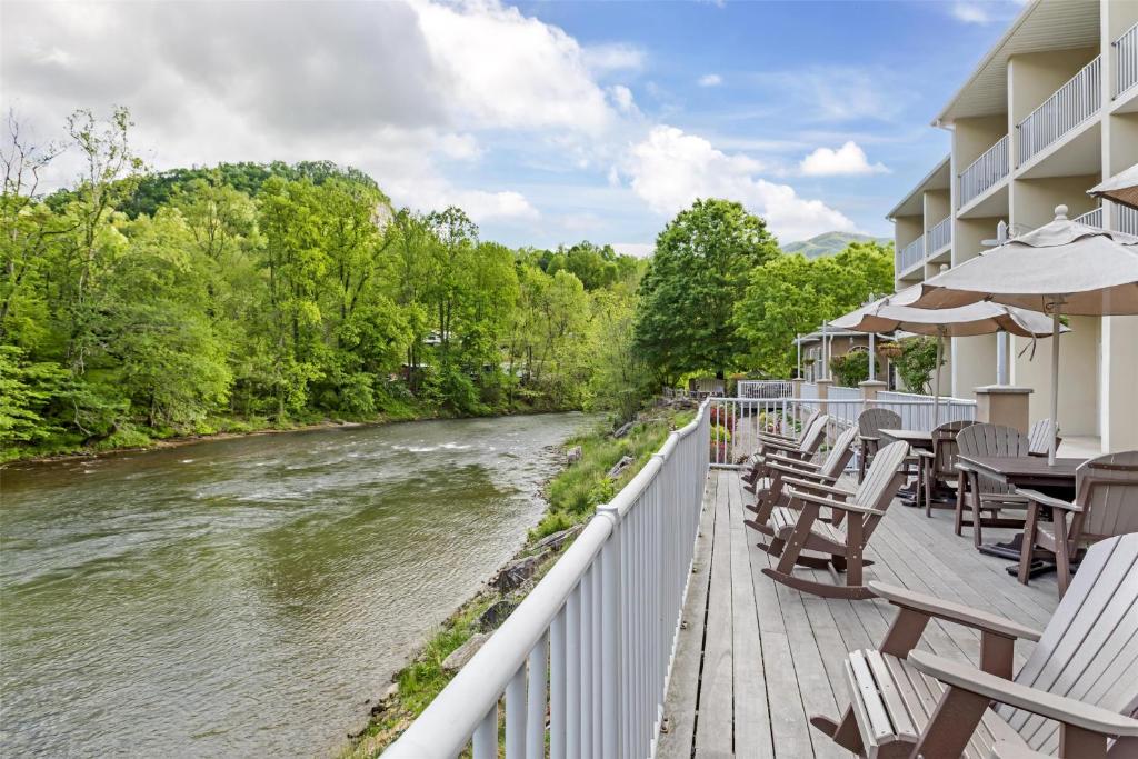 Best Western Plus River Escape Sylva / Dillsboro photo