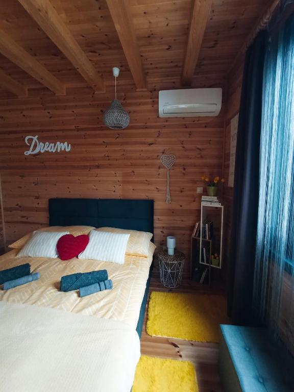Postel nebo postele na pokoji v ubytování Moon Wood