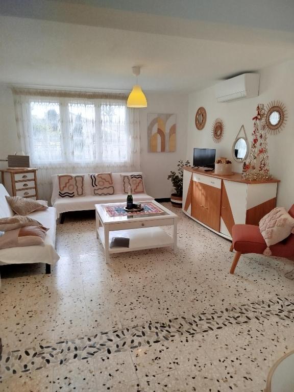 Posezení v ubytování Grande Villa divisée en deux logements