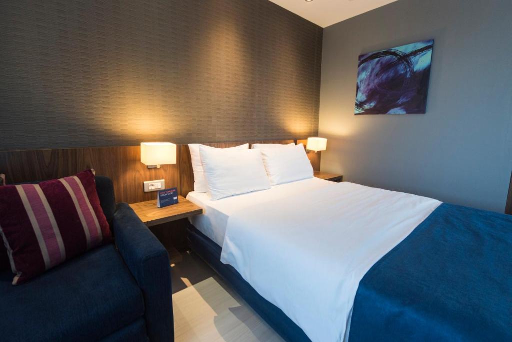 A bed or beds in a room at Holiday Inn Express Istanbul-Altunizade by IHG