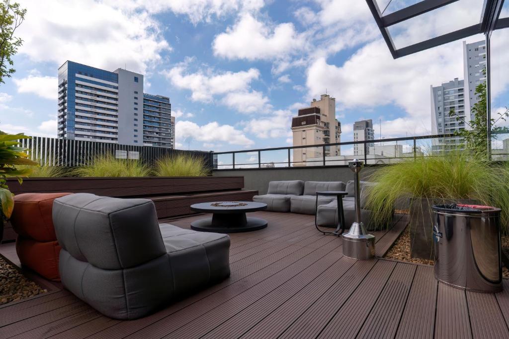 Uma varanda ou terraço em Novotel Curitiba Batel