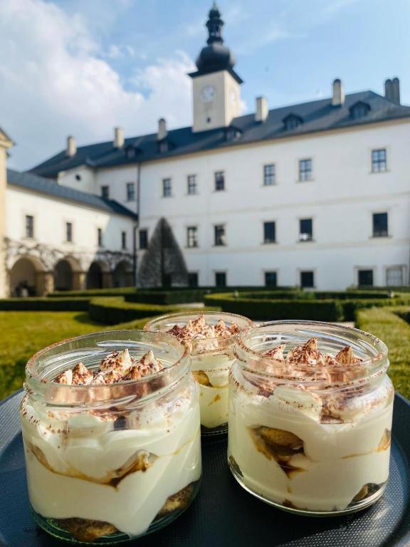 Jídlo v hotelu nebo okolí