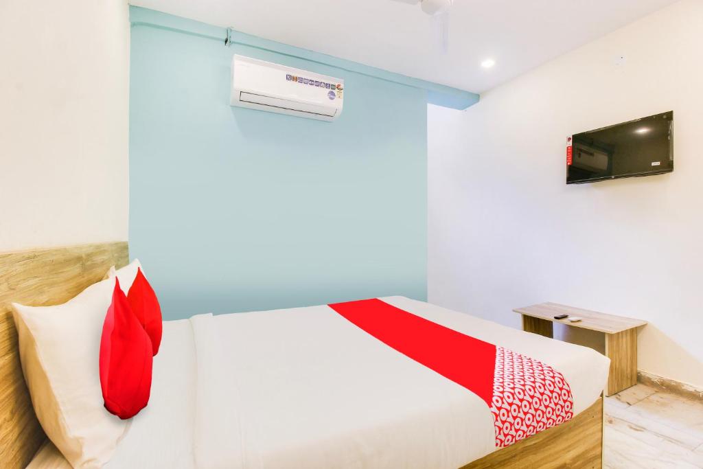 TV a/nebo společenská místnost v ubytování Hotel O R Squre Inn