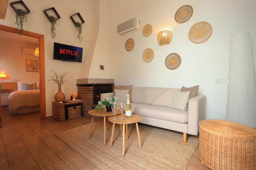 Authentic Spanish House with Terrace 10min Beach Walk