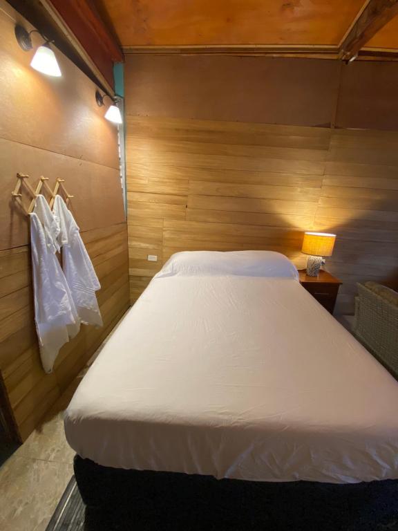 Postel nebo postele na pokoji v ubytování D' Love Shack