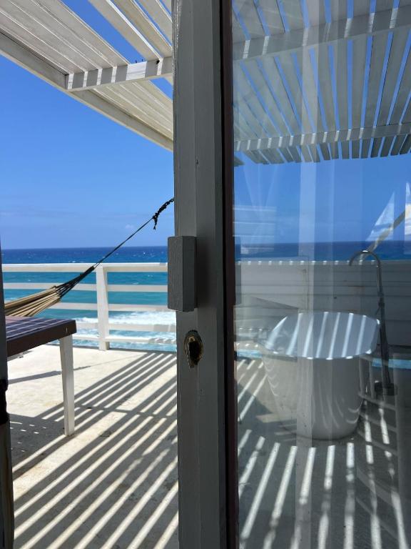 Vista generica sul mare o vista sul mare dall'interno dell'hotel