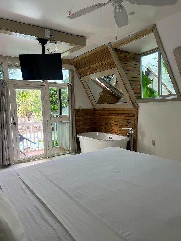 Letto o letti in una camera di The Sea Cliff Hotel Resort & Spa