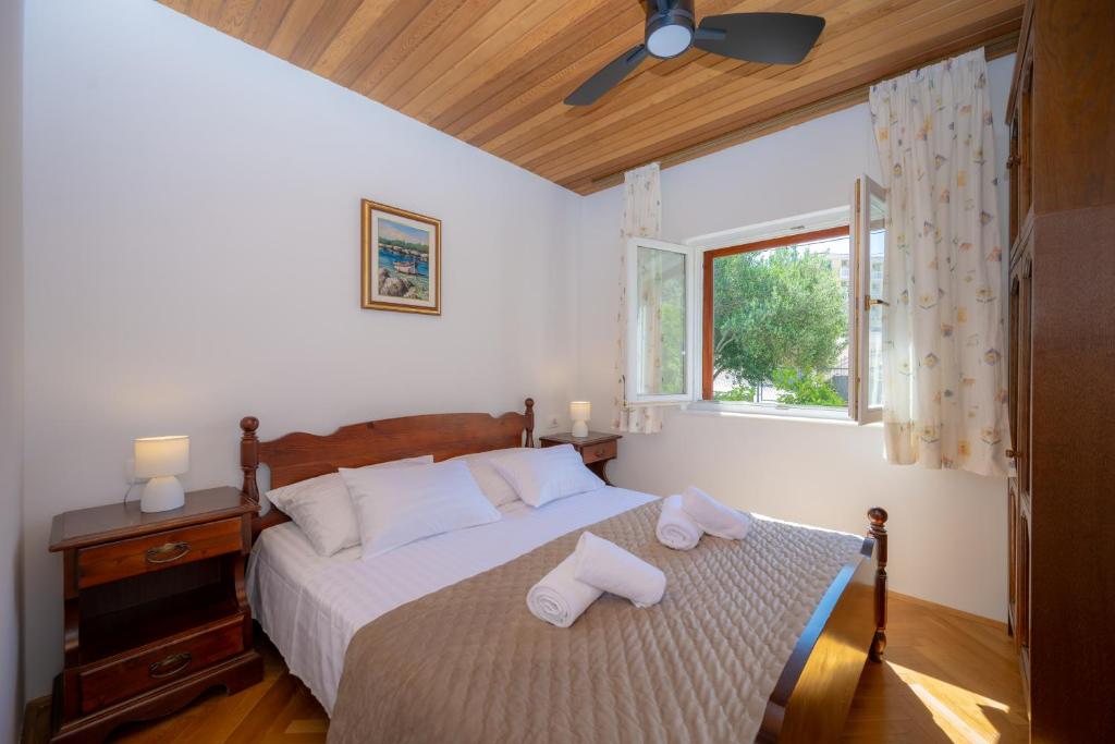 Posteľ alebo postele v izbe v ubytovaní Villa Lahor with private pool