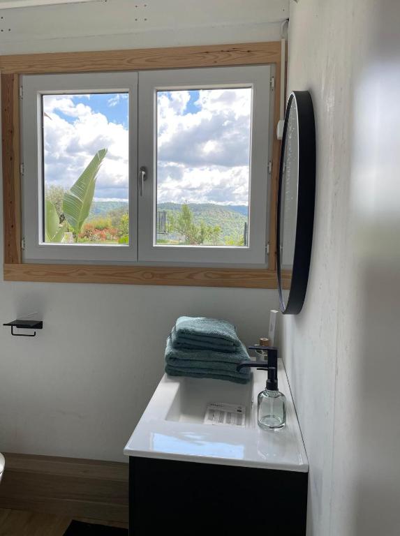 Fotografie z fotogalerie ubytování Tiny House RosaLodge v destinaci Mallemoisson