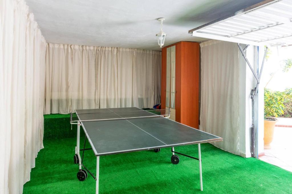 Stolní tenis v ubytování Villa Arantxa by Villa Plus nebo okolí