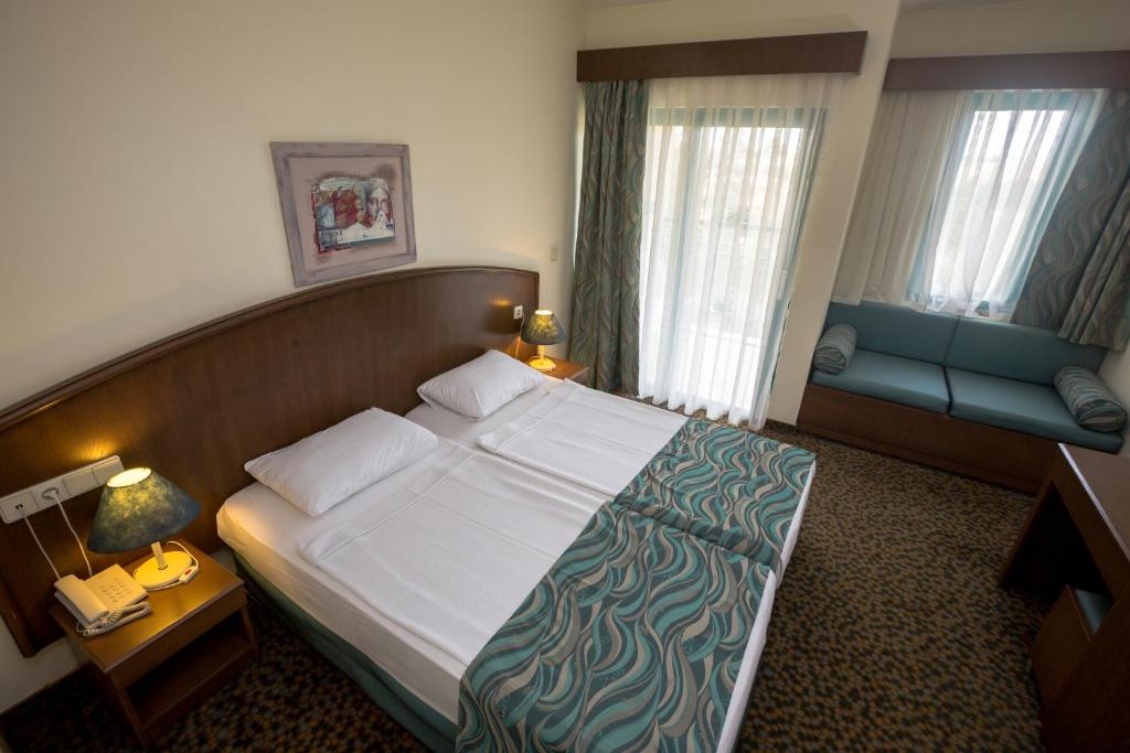Postel nebo postele na pokoji v ubytování Dosi Hotel