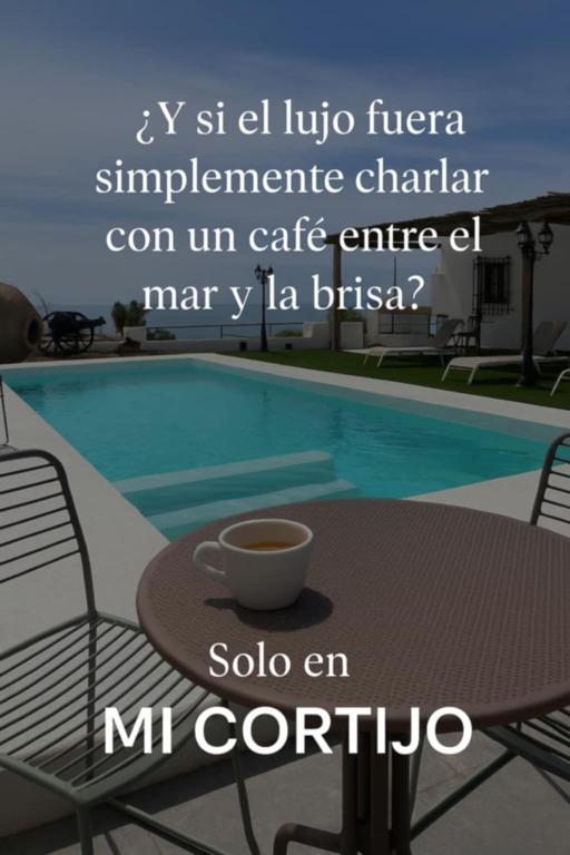 Bazén v ubytovaní Mi Cortijo hotel de playa alebo v jeho blízkosti