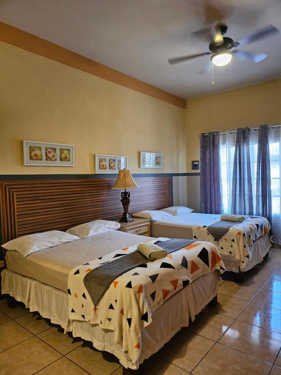 Postel nebo postele na pokoji v ubytování Platinum Hotel