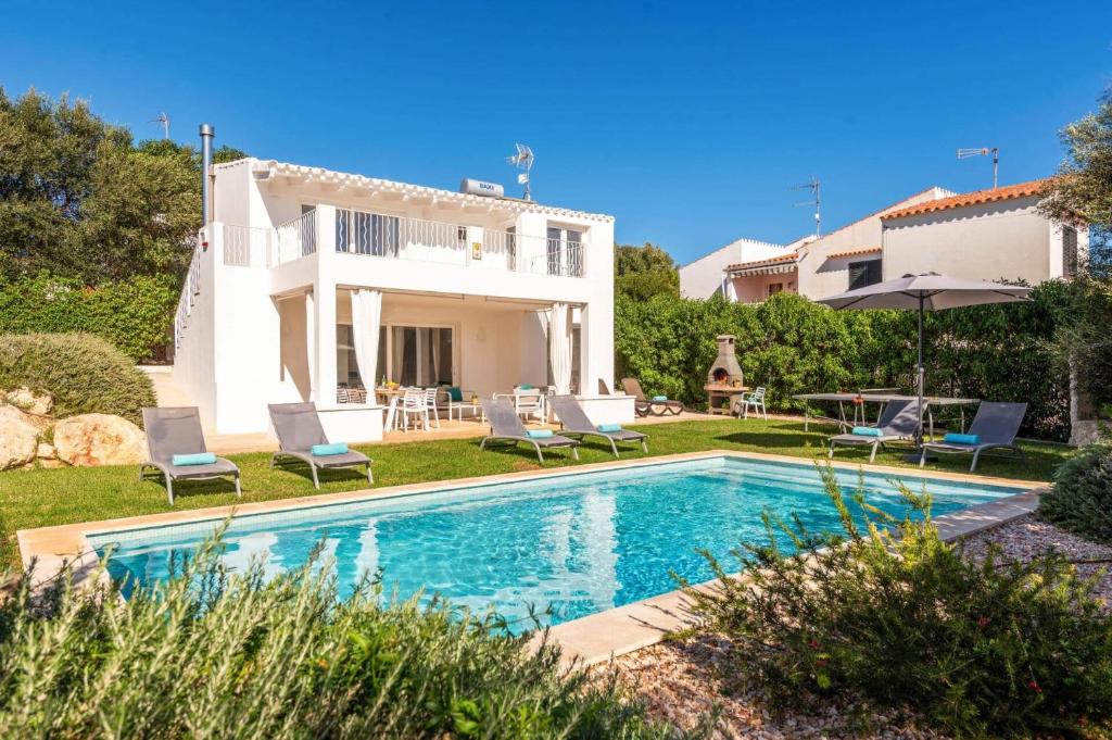 Πισίνα στο ή κοντά στο Villa Molly 16 by Villa Plus