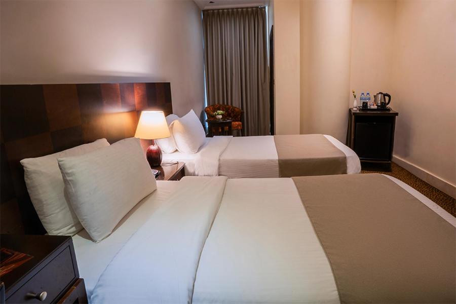 Postel nebo postele na pokoji v ubytování sevev days hotel