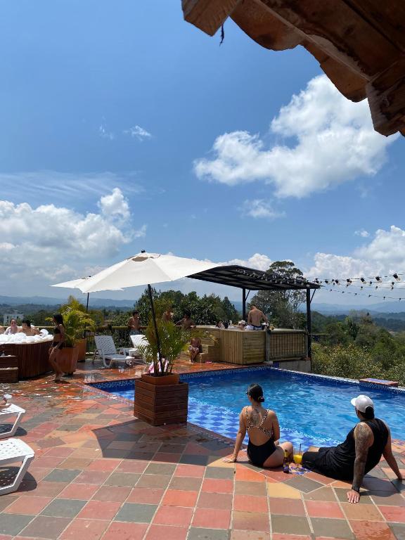 Piscina a Hotel Estaciones o a prop