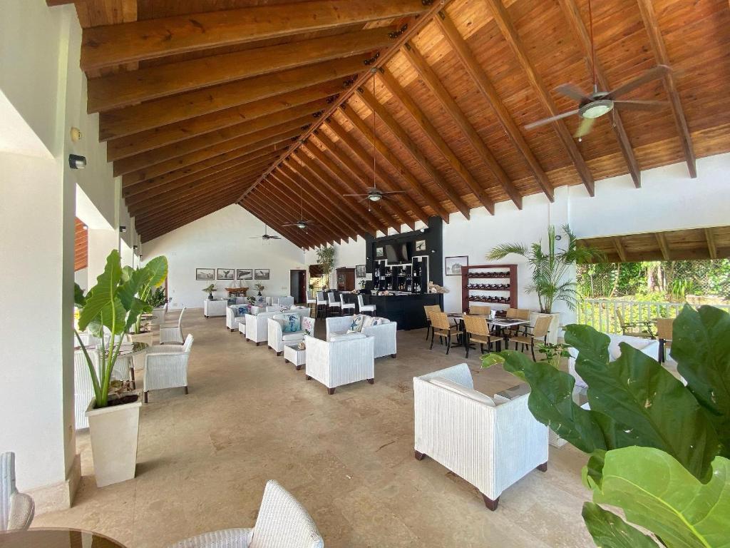 Posezení v ubytování Cozy Oceanview Retreat Samana XIV-101